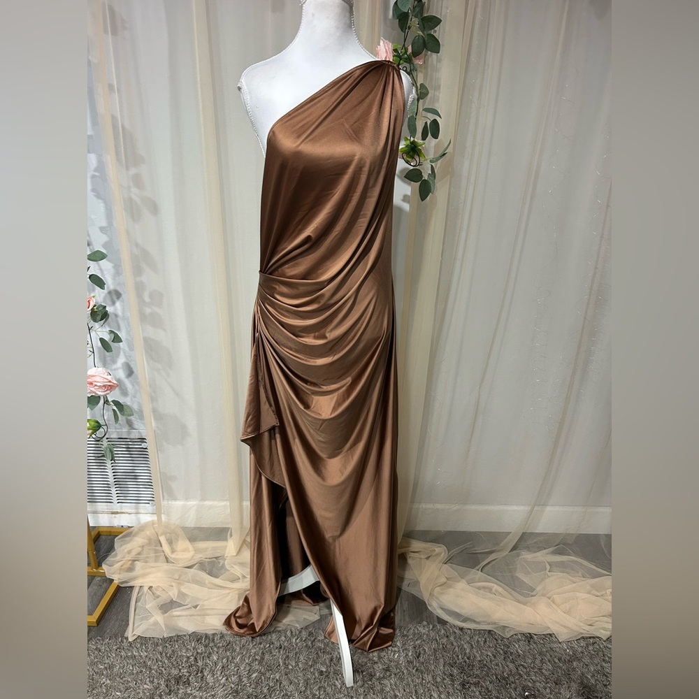 One-Shoulder Satin Maxi Dress – Bronze NWOT Size Xl